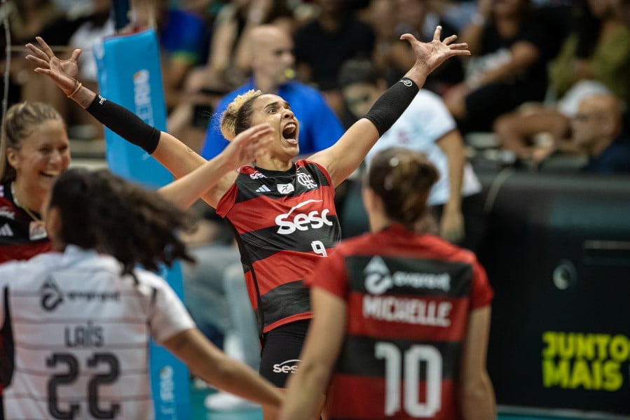 Da Superliga ao Pan-Americano: Sabrina revela desafios de representar o Flamengo e a Seleção Brasileira de Vôlei