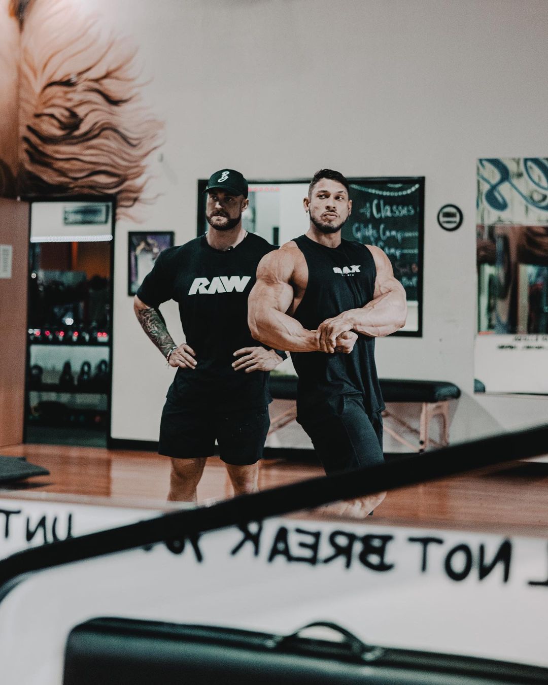 Cbum fala a verdade sobre rivalidade com Ramon no Olympia: “Vou chutar a bunda dele…”