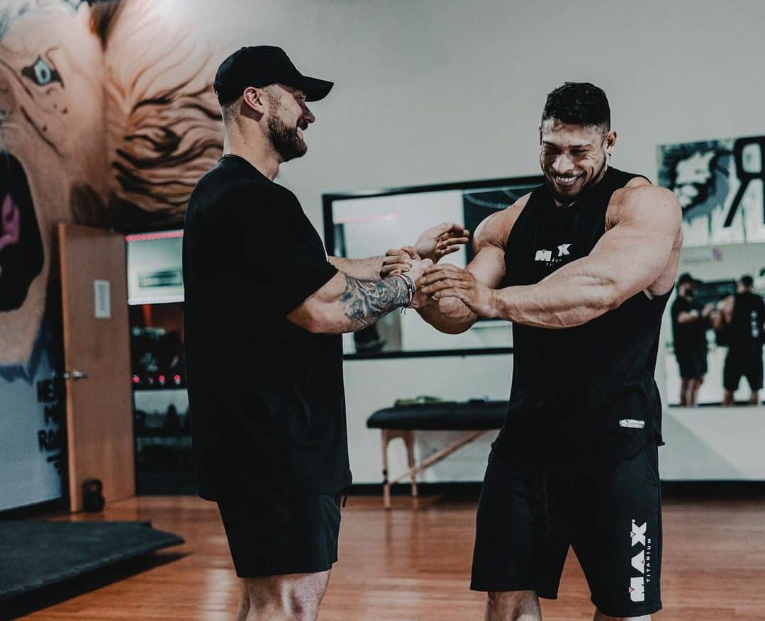 Cbum fala a verdade sobre rivalidade com Ramon no Olympia: "Vou chutar a bunda dele..."