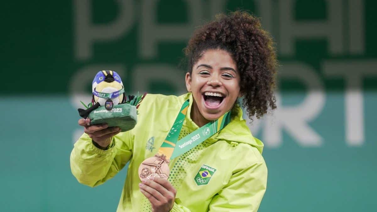 Como os Jogos de Inverno da Juventude influenciaram Laura Amaro, medalhista olímpica no levantamento de peso