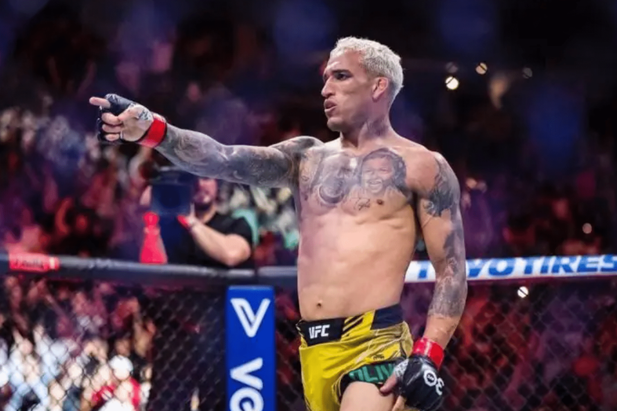 Charles do Bronxs coloca ex-campeão do UFC na lista de espera