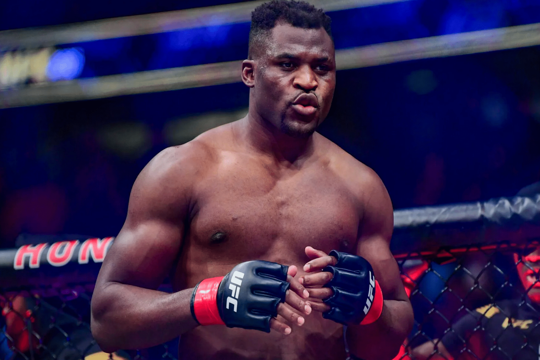 Ngannou provoca Anthony Joshua: “Dizem que ele não tem queixo… Veremos”
