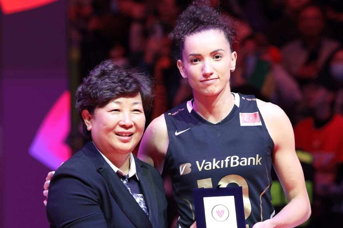 Gabi faz grande partida, mas VakifBank fica na saudade e tem duro chaveamento