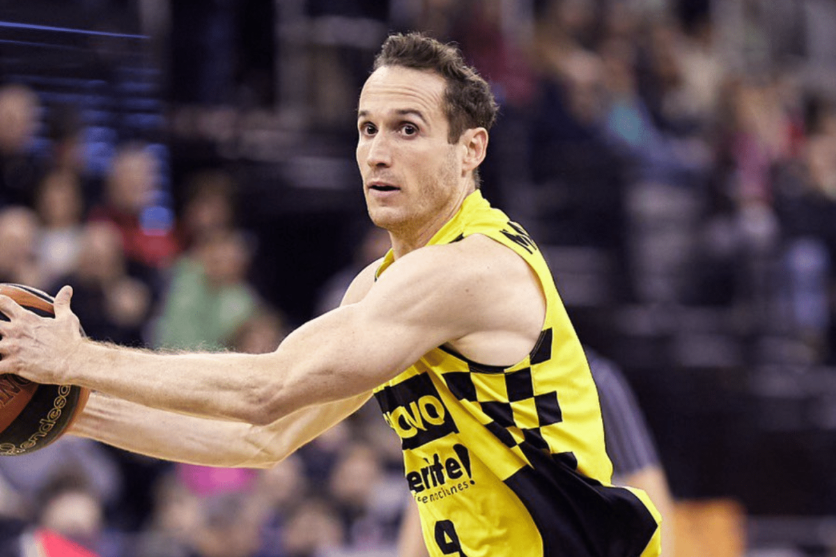 Envelhecendo como vinho! Marcelinho Huertas brilha na Champions League de basquete