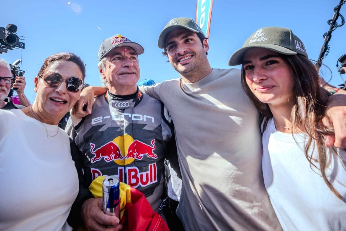Carlos Sainz faz emocionante declaração ao pai, campeão do Rally Dakar 2024