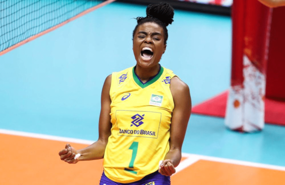Fabiana Claudino reage a casos de racismo na Superliga: “Não dá mais para ouvir…”