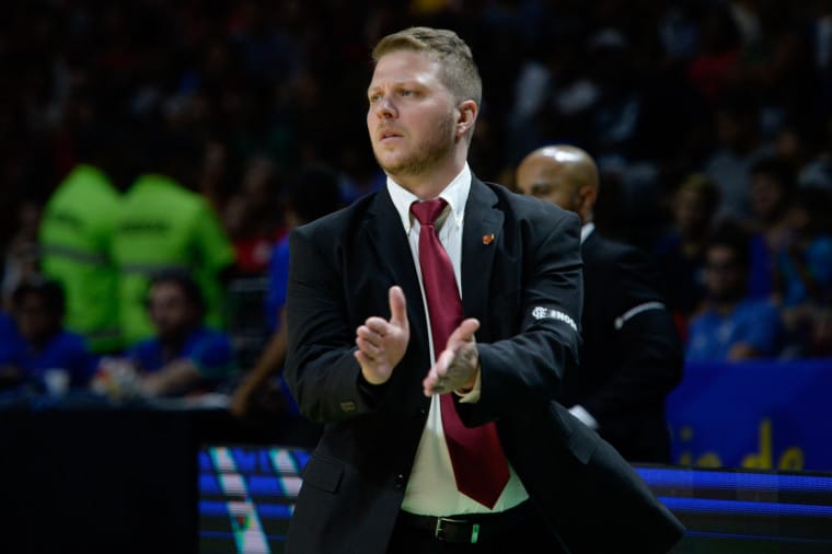 Técnico do Flamengo, Gustavo De Conti atinge marca inacreditável no NBB 2024