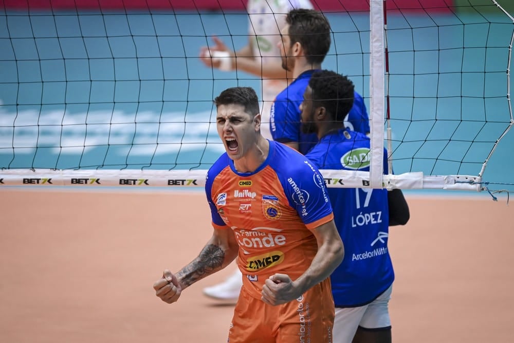 (Vídeo) Douglas x Wallace! São José supera Cruzeiro com lance INCRÍVEL do ponteiro