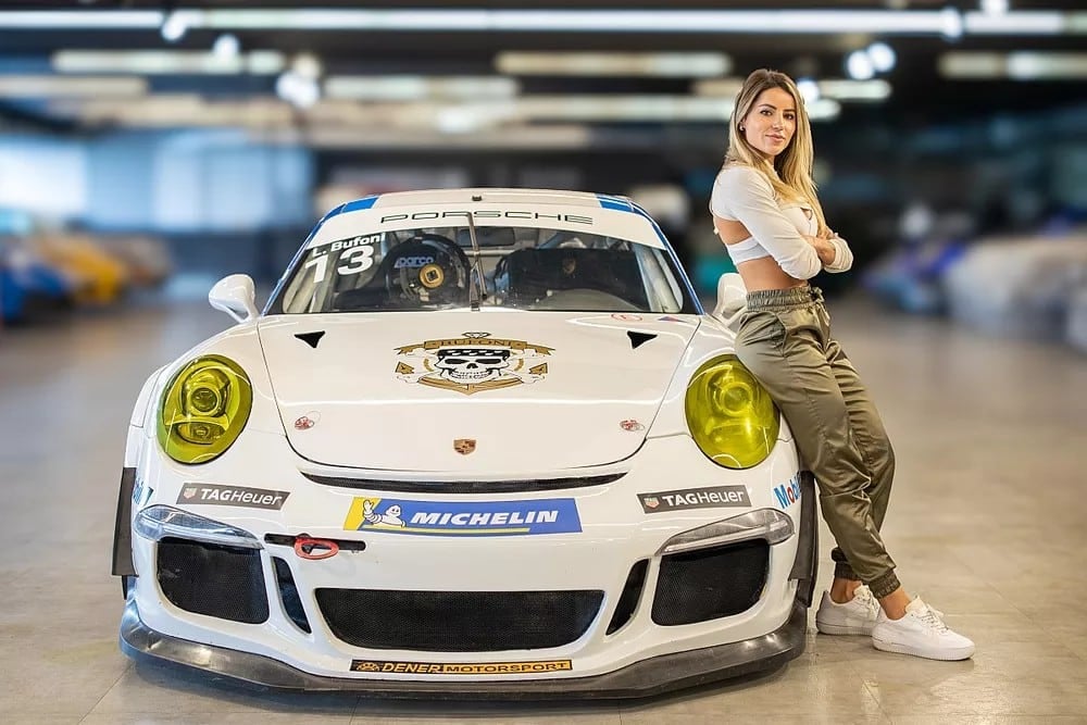 Longe do skate, Leticia Bufoni se arrisca no mundo do automobilismo
