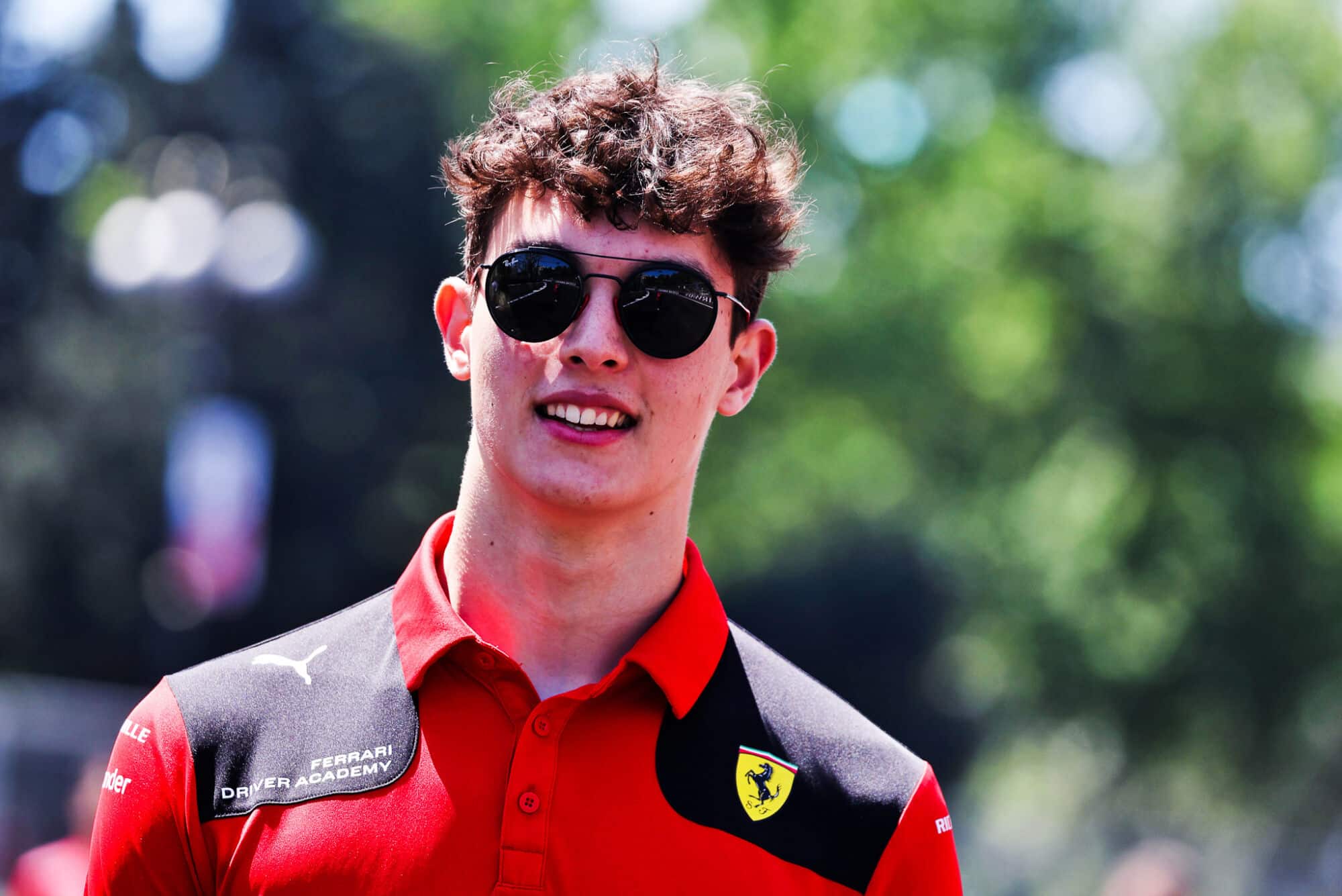 Prodígio do automobilismo, piloto britânico assina com Ferrari para a Fórmula 1 2024