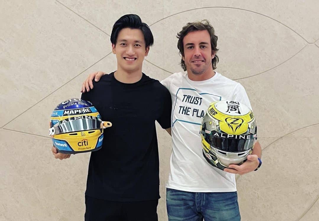 1 bilhão de fãs? Chinês da Fórmula 1, Zhou se rende a Fernando Alonso: "Ele é incrivelmente..."