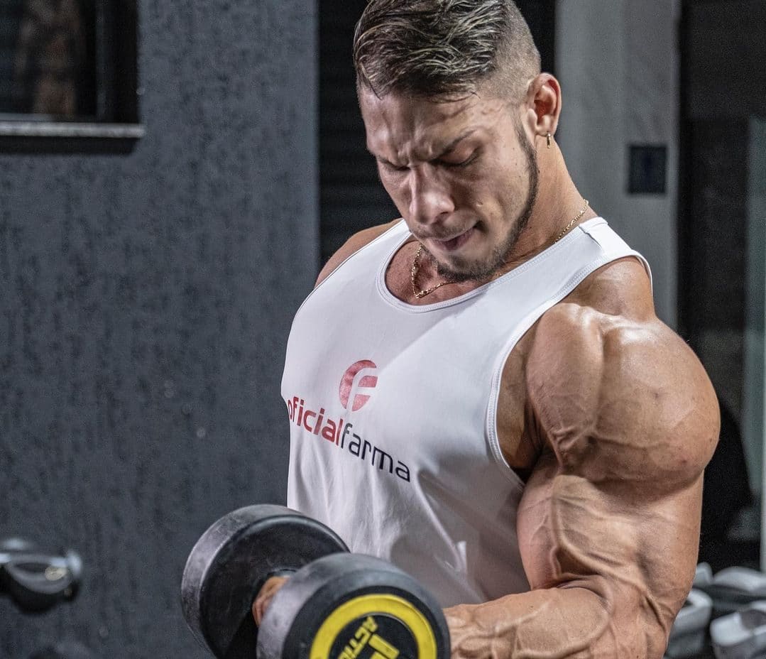 Treino de braço dos fisiculturistas: os exercícios de bíceps e tríceps mais utilizados por atletas