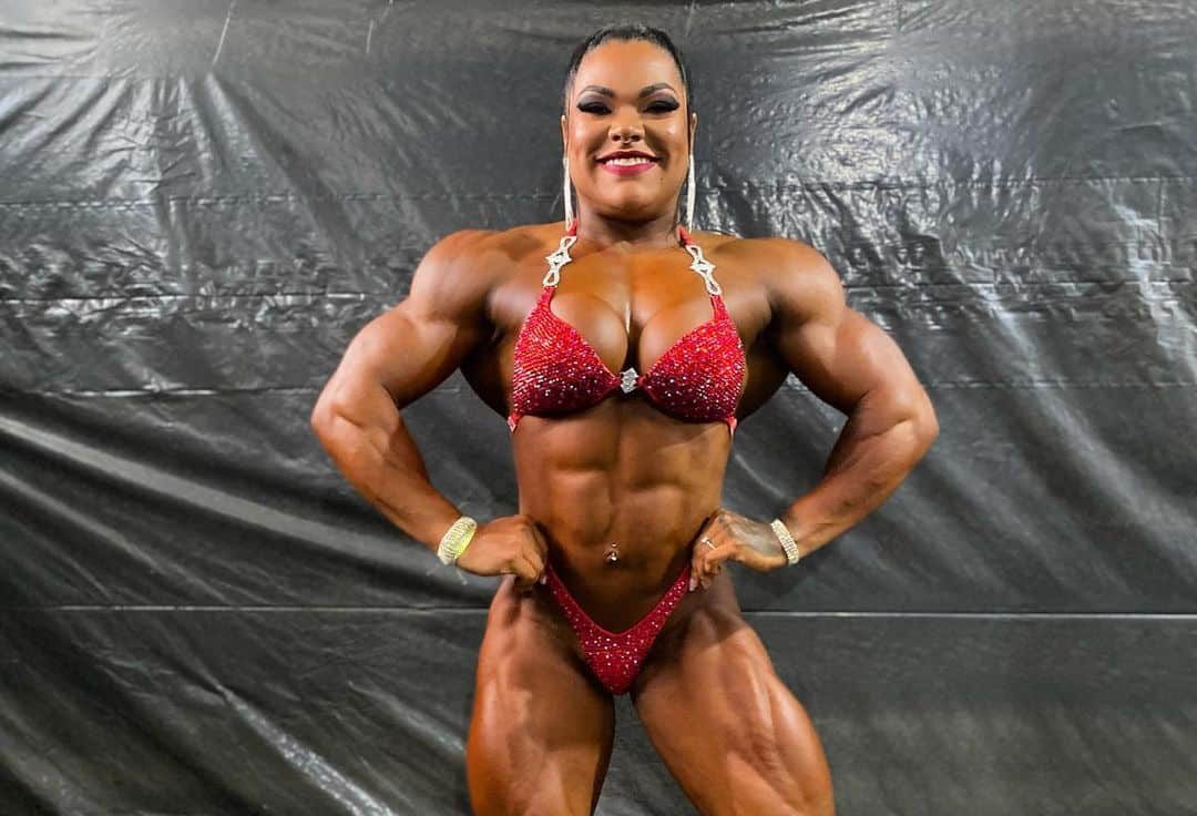 Mulher Pedra: rara doença da atleta pode levá-la ao topo do fisiculturismo