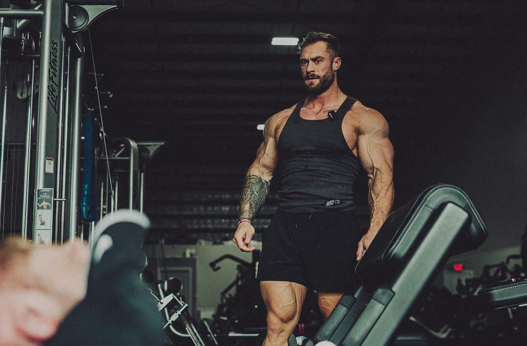 Chris Bumstead contrata treinador da NBA visando vencer Ramon Dino