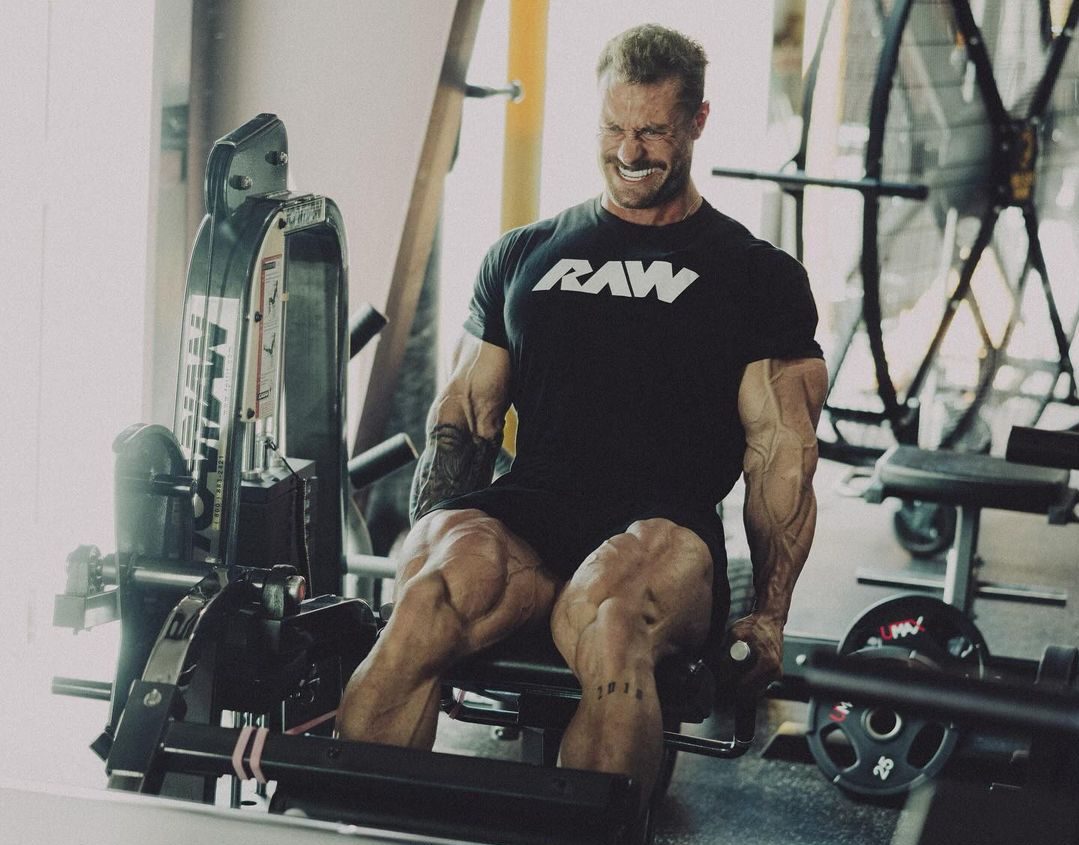 Chris Bumstead contrata treinador da NBA visando vencer Ramon Dino