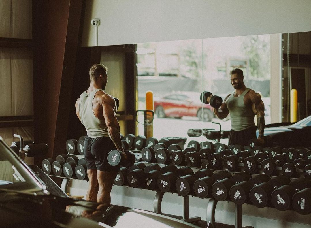 Nada de Rock! Cbum, campeão do fisiculturismo, admite ouvir cantora pop inusitada em seus treinos