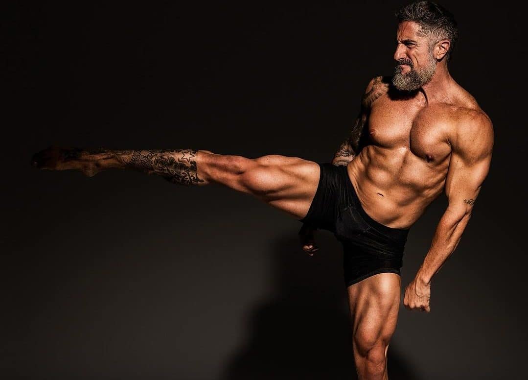 Ajudinha do fisiculturismo! Marcos Mion colocou o shape aos 44 anos