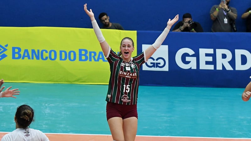 Treinador do Fluminense elogia ponteira sérvia Uzelac, mas ressalva: “O ponto chave é…”