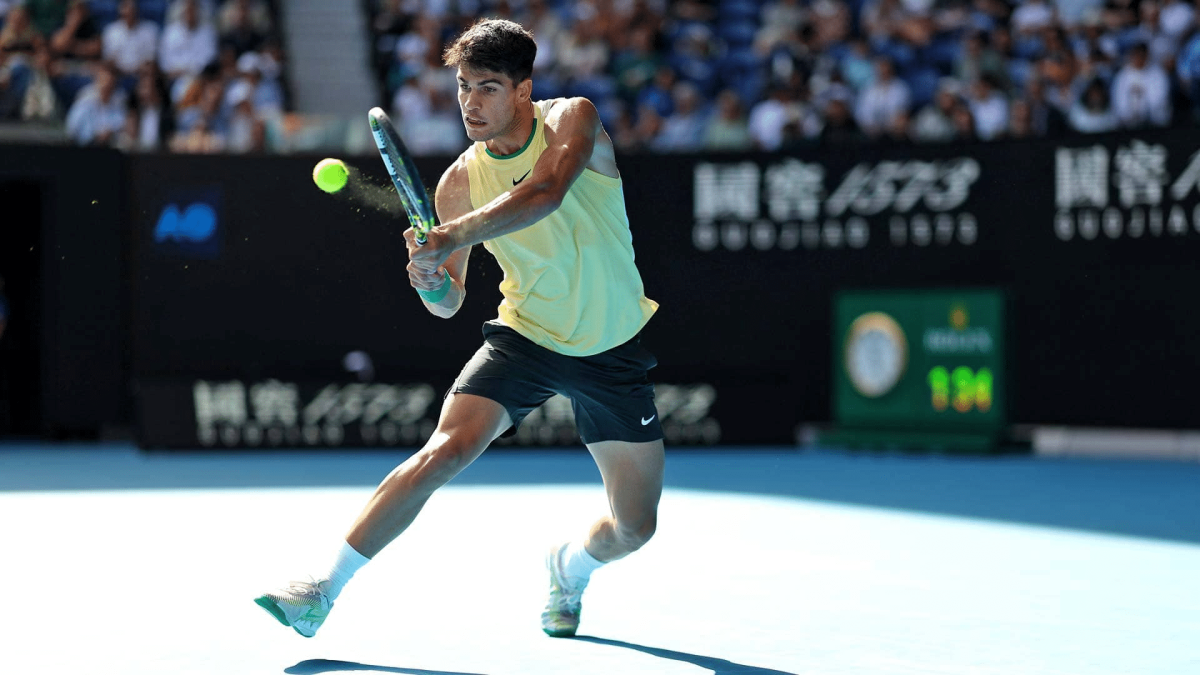 Carlos Alcaraz anota um ponto ABSURDO e avança no Australian Open 2024