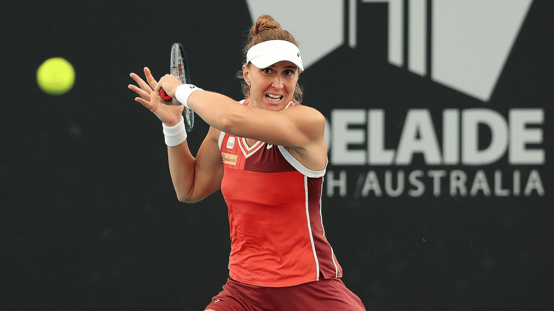 Bia Haddad é campeã do WTA 500 de Adelaide por duplas antes de estreia no Australian Open 2024