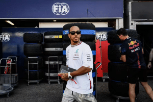 Lewis Hamilton terá contrato milionário com a Ferrari