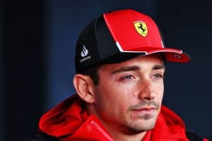 Charles Leclerc quebra silêncio sobre anúncio de Lewis Hamilton na Ferrari