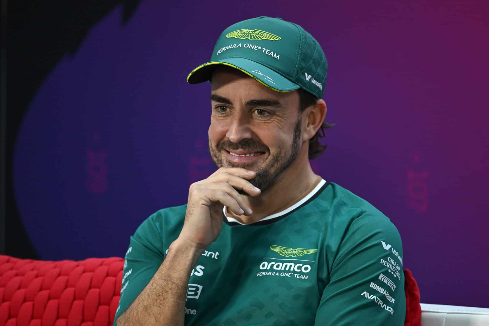 Proposta da Mercedes? Fernando Alonso diz estar em “posição interessante” para negócio