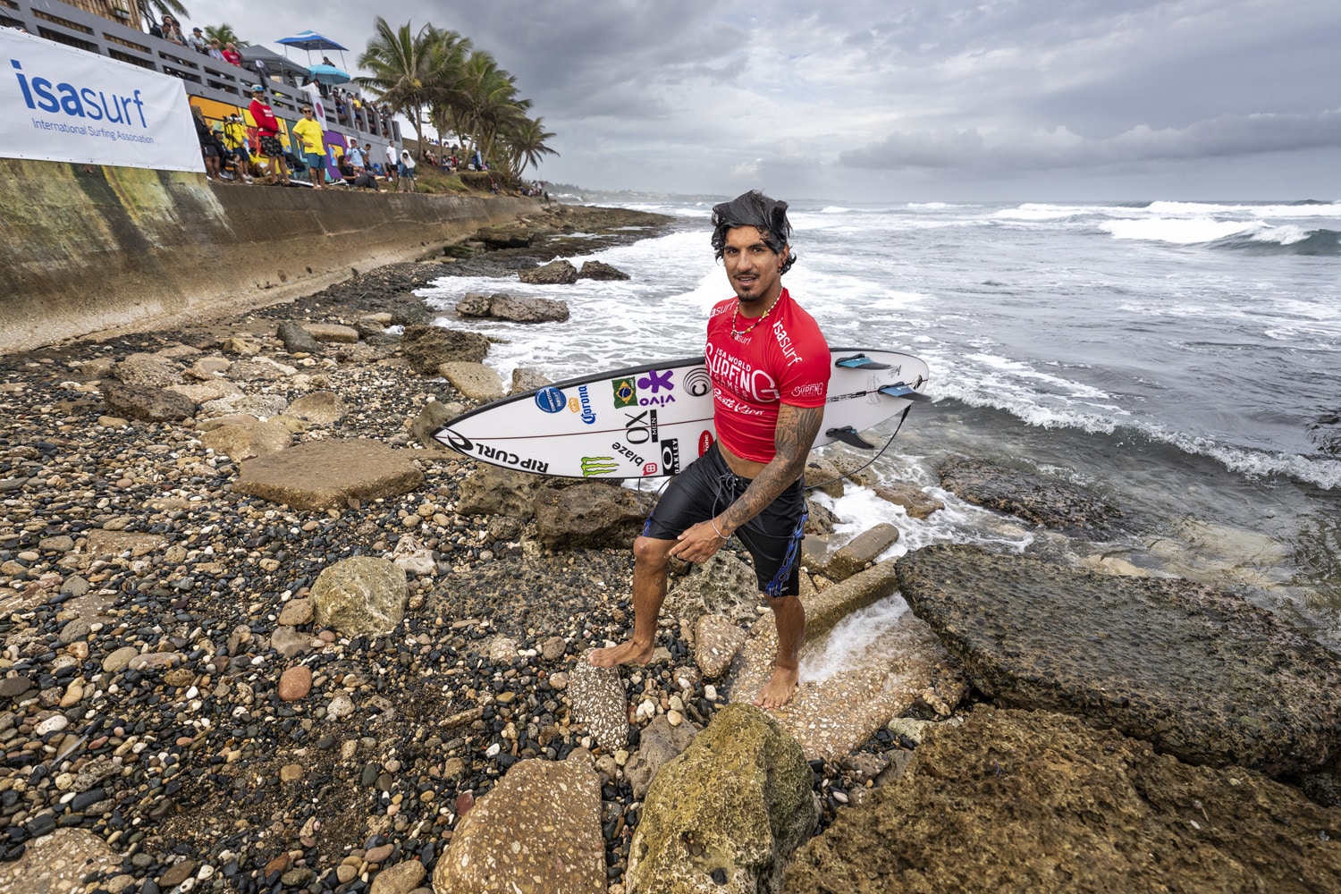 (Vídeo) Em atuação inspirada Gabriel Medina destrói no ISA Games com aéreos