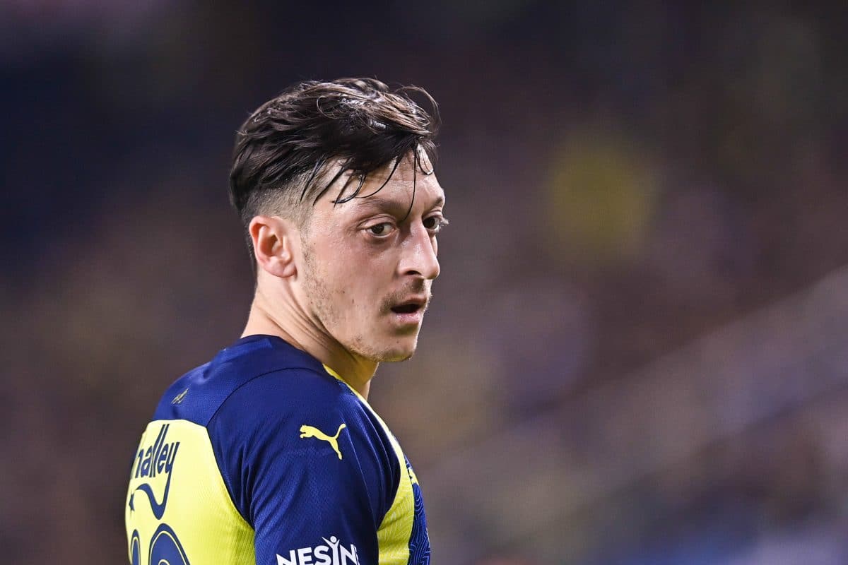 Mesut Özil virou fisiculturista? Forma física do ex-jogador impressiona