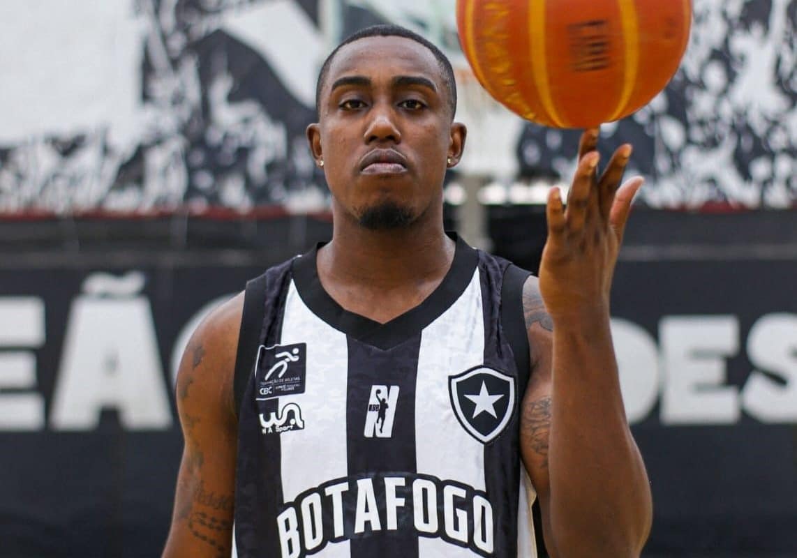 Após derrota para o Flamengo no basquete, ala do Botafogo não se omite e expõe falha da equipe