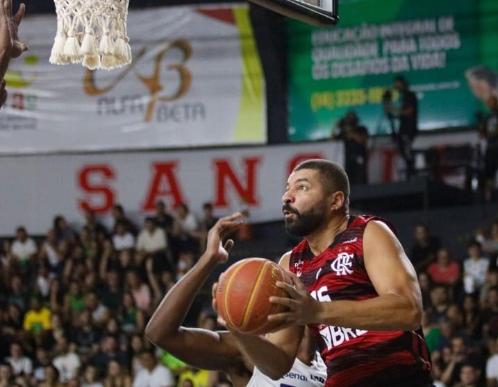 Olivinha, do Flamengo, responde se ganhar clássico tem peso maior: “Sair com a vitória é…”