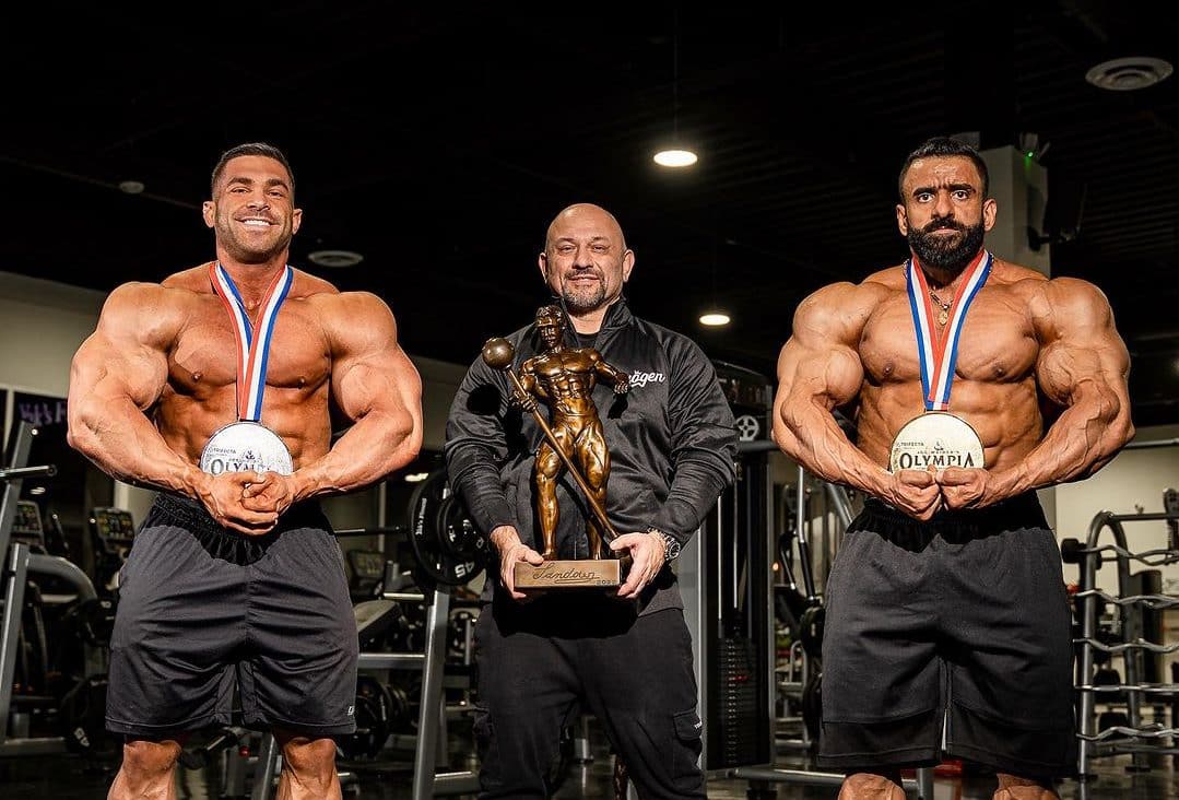 Melhores exercícios para bíceps: maior treinador do fisiculturismo revela os 3 mais eficazes