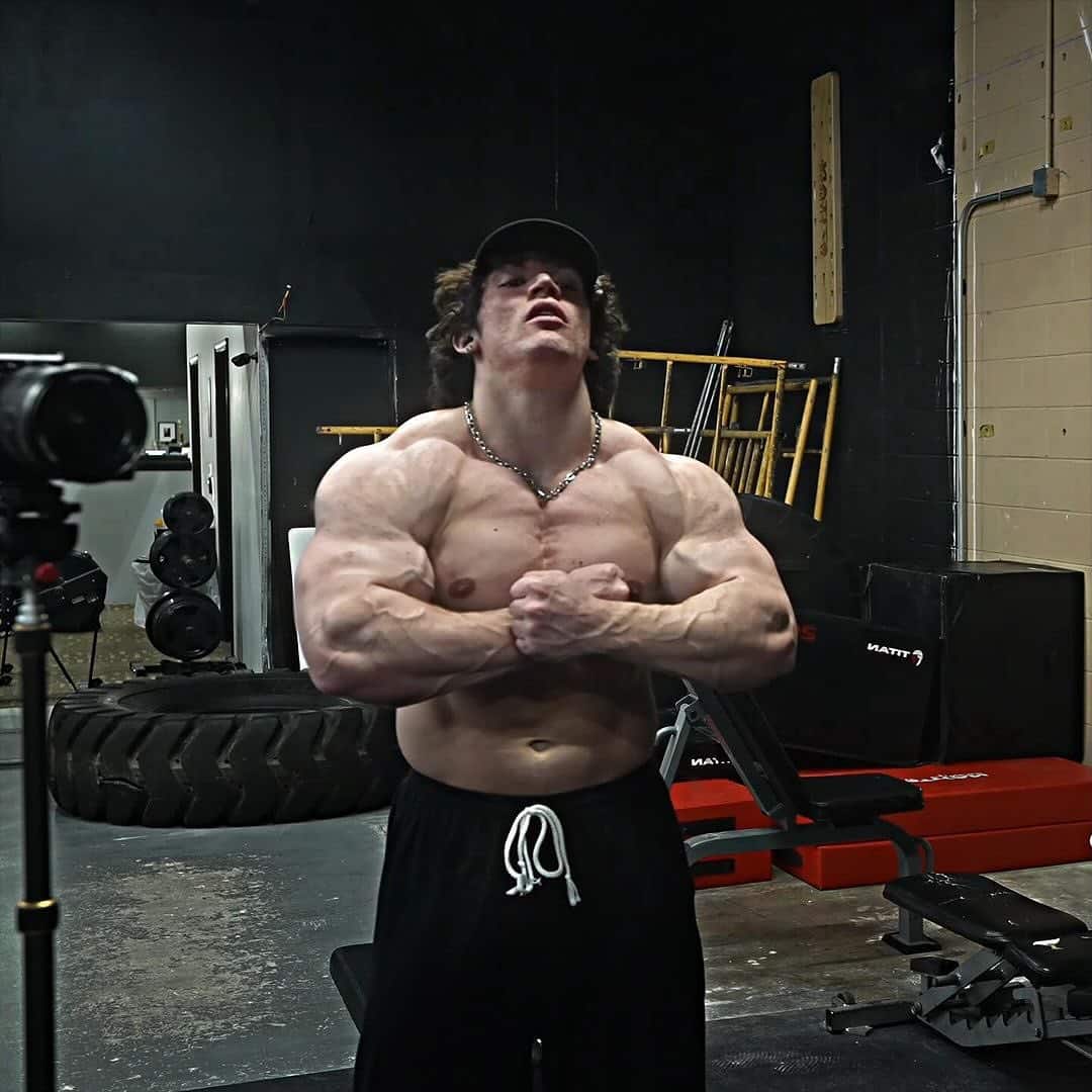 FINALMENTE! Sam Sulek revela a data que vai estrear nos palcos