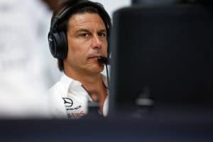 Toto Wolff contraria saída de Hamilton para Ferrari: “Se tivesse ido pra Red Bull…”