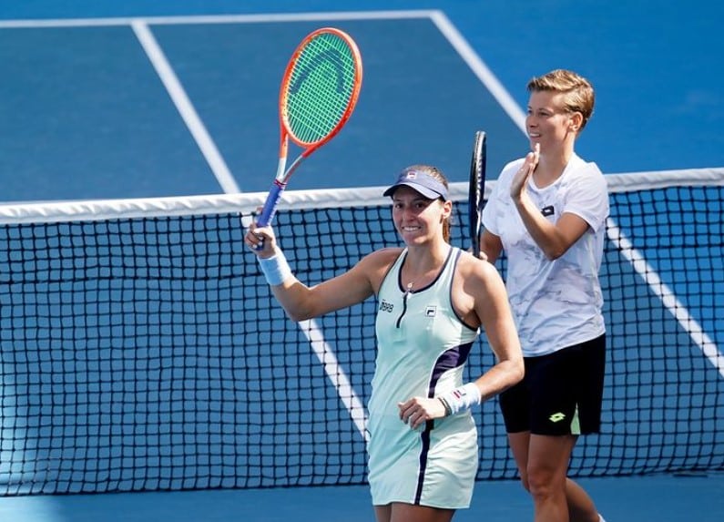 Luisa Stefani e Demi Schuurs superam russas e avançam no WTA 1000 de Doha