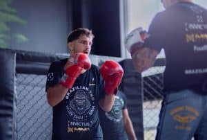 Vinicius Cenci detalha importância do corner: “É mais do que estar presente na luta”