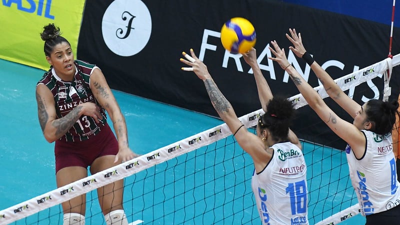 Destaque no Fluminense, Ariane sonha com as Olimpíadas e opina sobre atuais jogadoras da Seleção