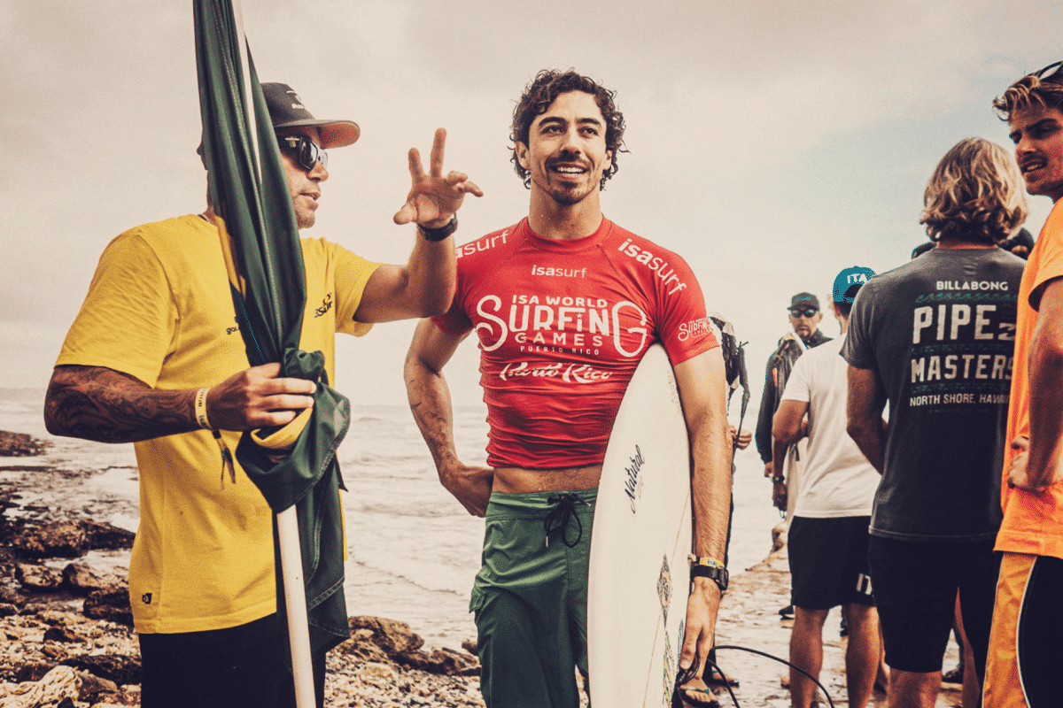 Yago Dora beira a perfeição em maratona de três baterias e Brasil segue vivo