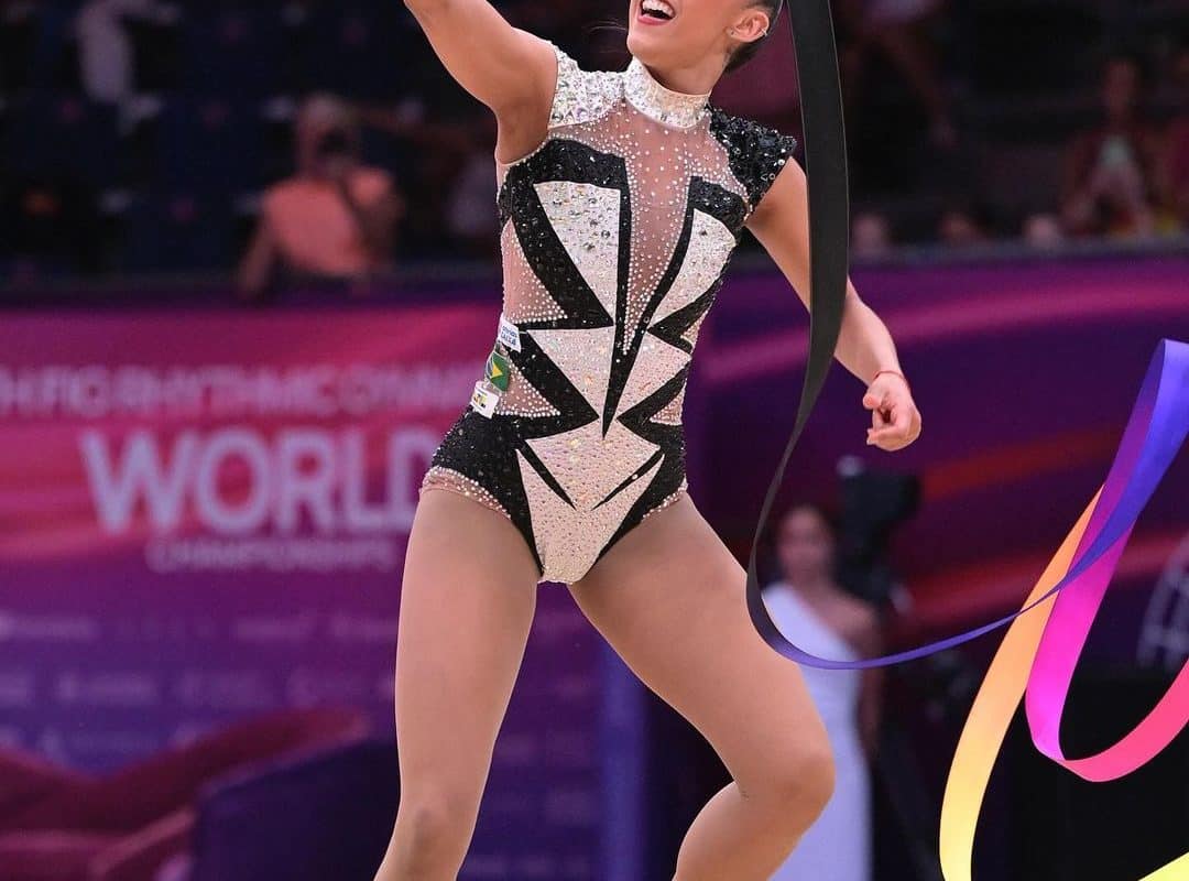 Brasil impressiona com nova coreografia e chega na final de ginástica rítmica