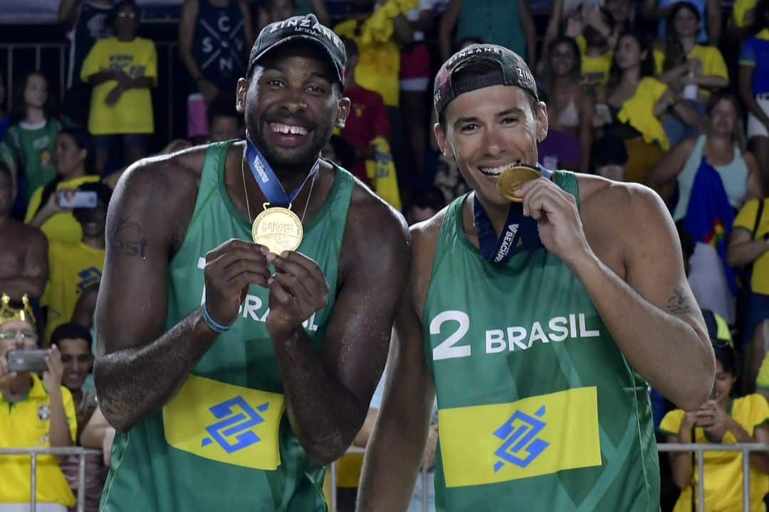 Brasileiros no topo! Dupla brasileira conquista título no vôlei de praia