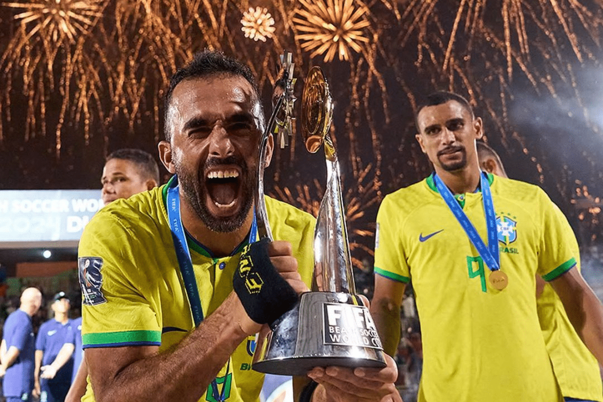 Campeão mundial pelo Brasil vai vender medalha para comprar ar-condicionado