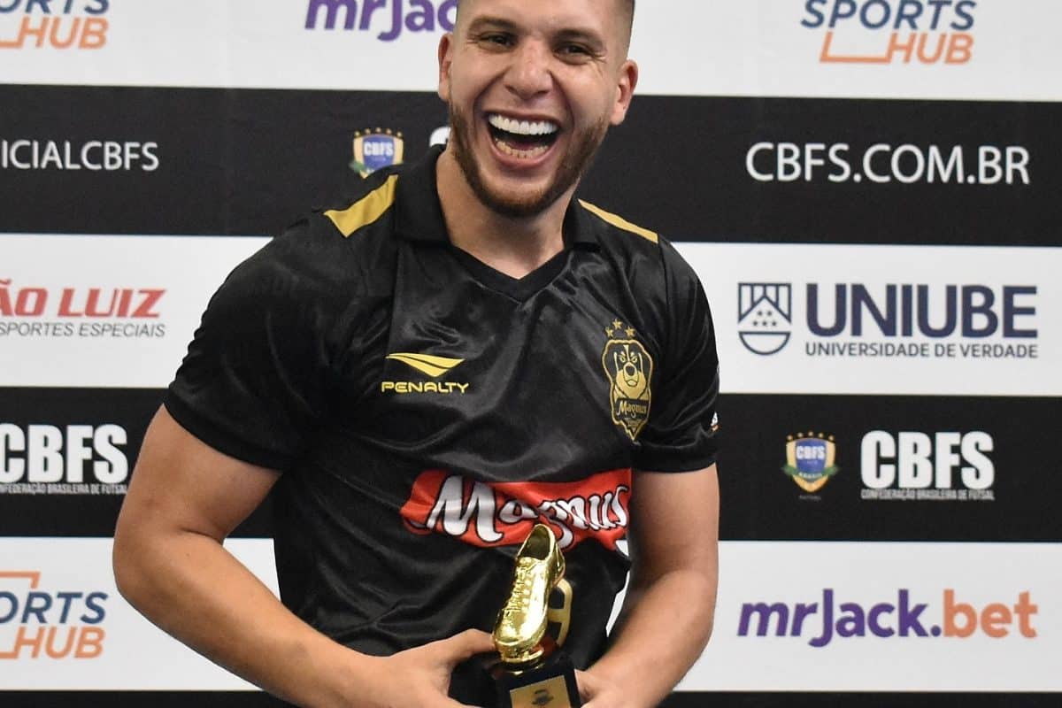 Herói do título da Supercopa, Charuto destaca dificuldades na conquista e avisa: “Merecemos”
