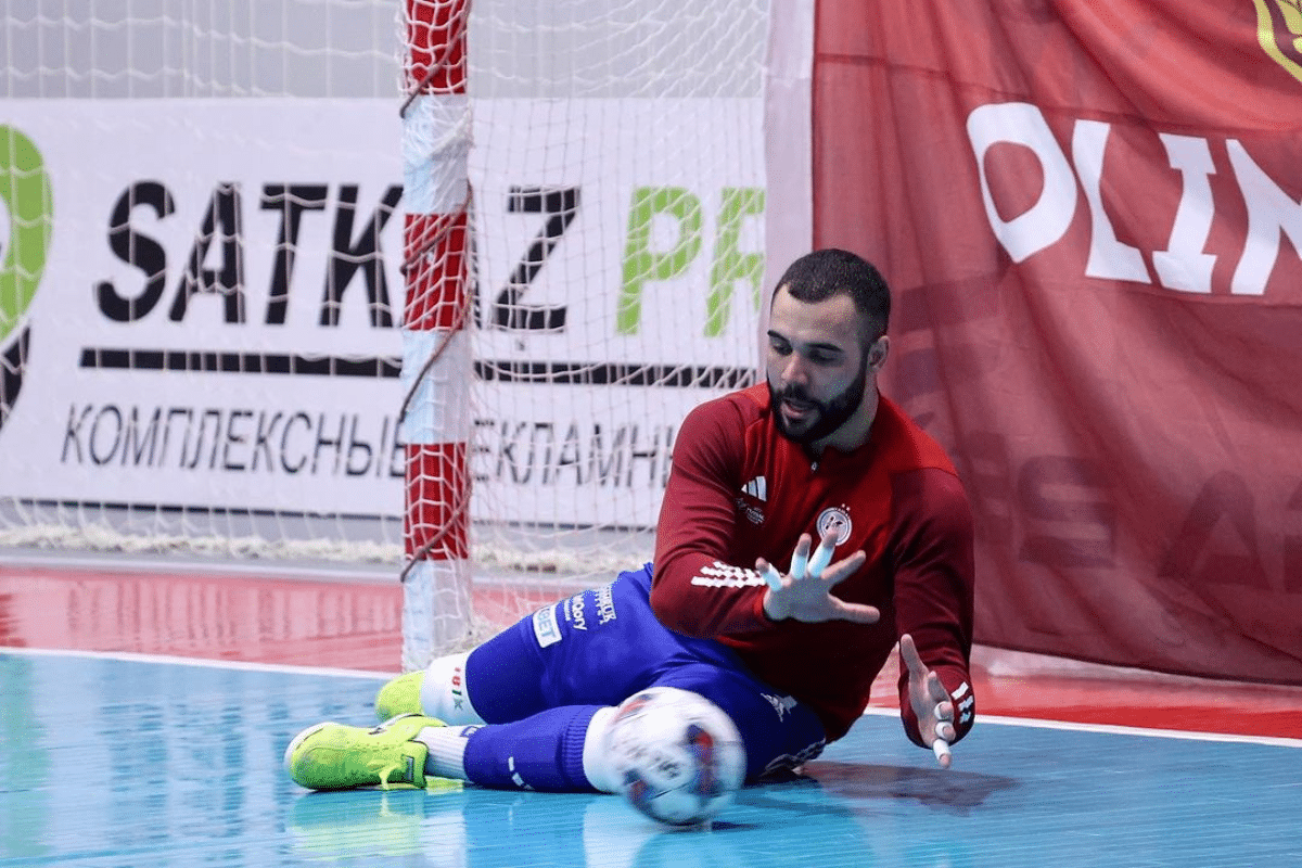 Dennis Goleiro Artilheiro Cazaquistão (1)