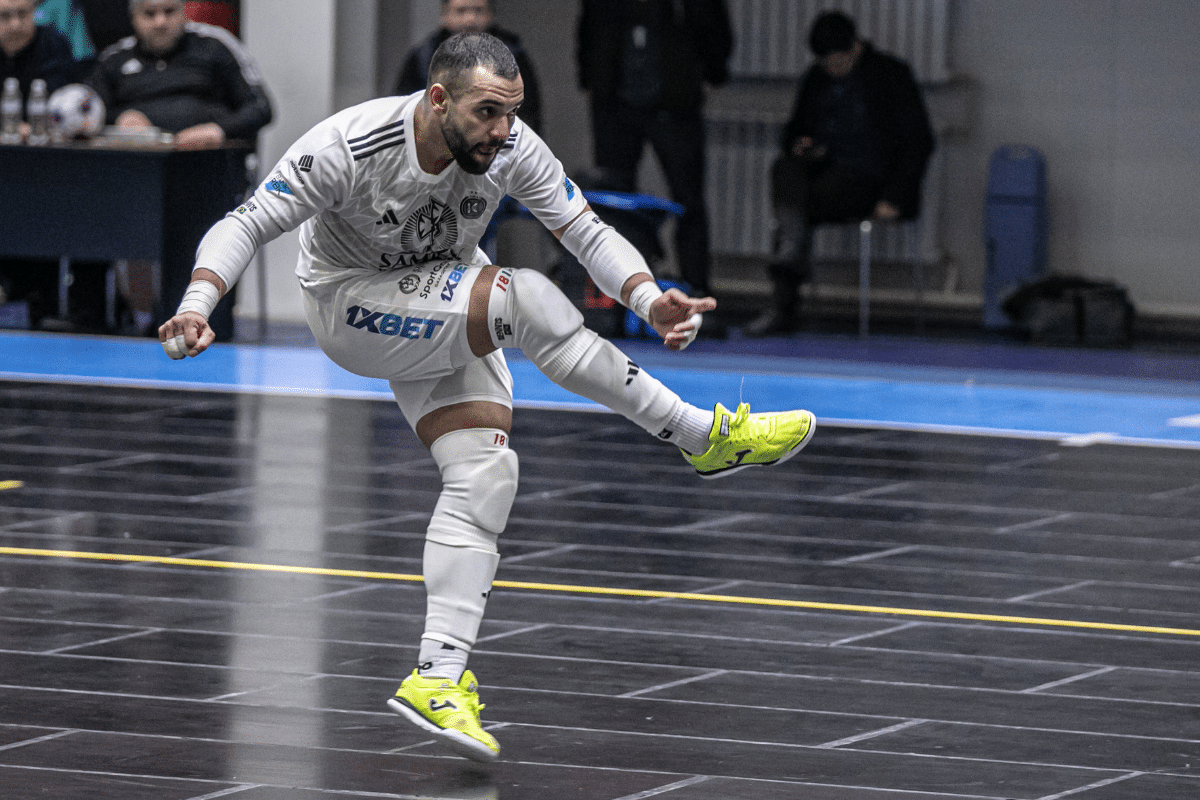Dennis Goleiro Artilheiro Cazaquistão (2)
