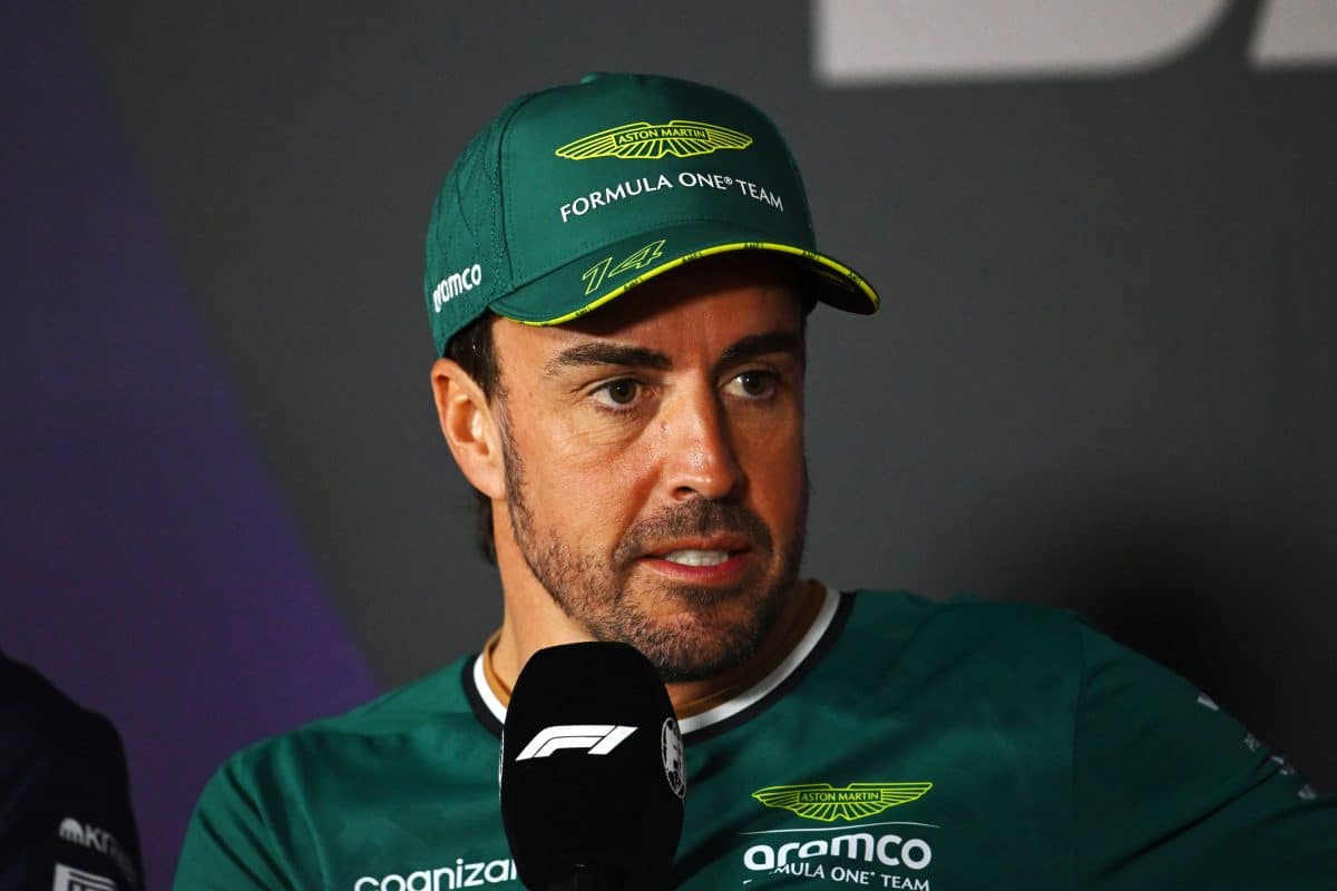 Fernando Alonso se irrita e acaba com especulações na Fórmula 1: “Eu que escolho!”