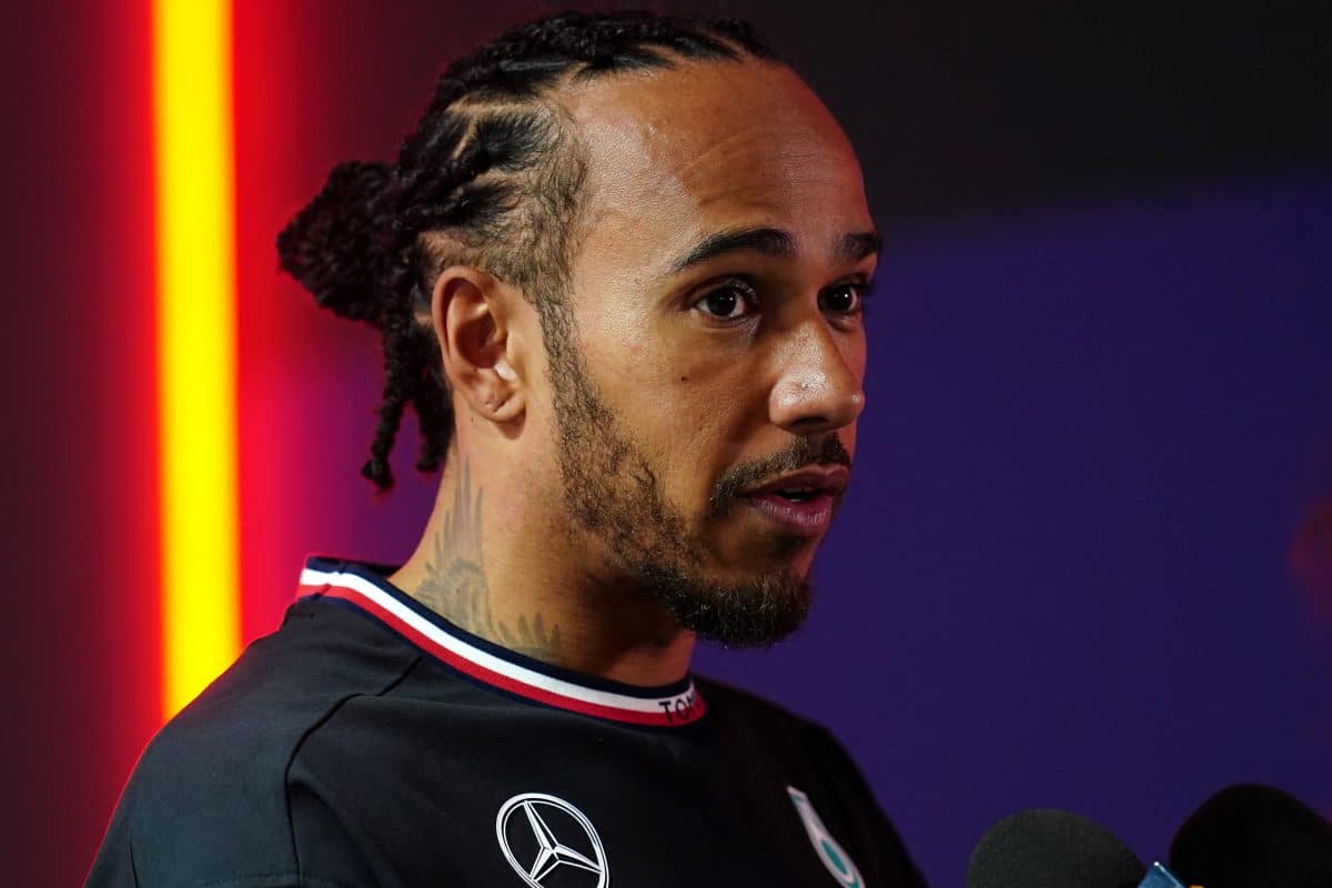 Carro confiável? Lewis Hamilton vacila e se enrola em pergunta sobre a Mercedes 2024