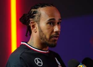 Carro confiável? Lewis Hamilton vacila e se enrola em pergunta sobre a Mercedes 2024