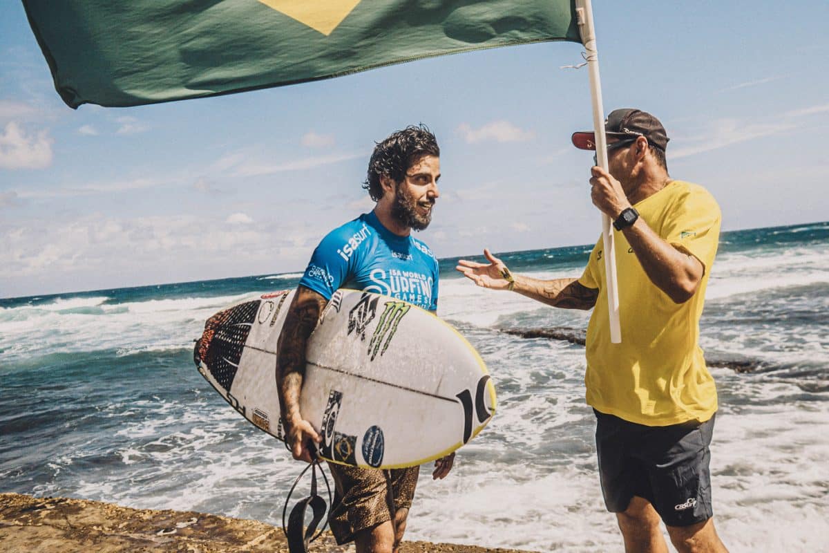 Filipe Toledo comenta estratégia em dupla com Yago Dora em virada no ISA Games