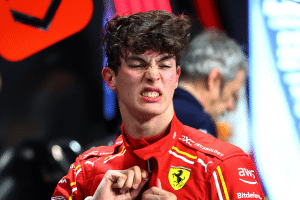 Piloto da Ferrari, Oliver Bearman conta como reprovou na habilitação: “Constrangedor!”