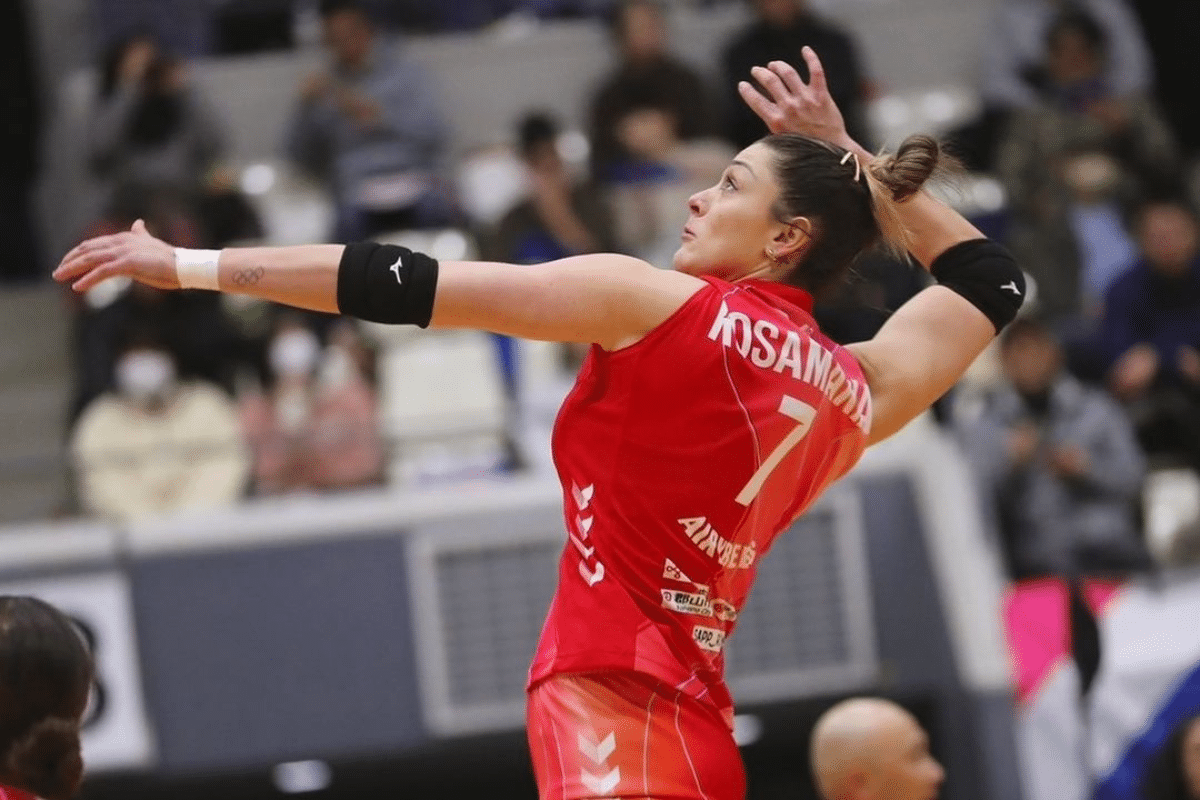 Rosamaria chama a responsabilidade e decide mais um jogo para o Denso, no Japão